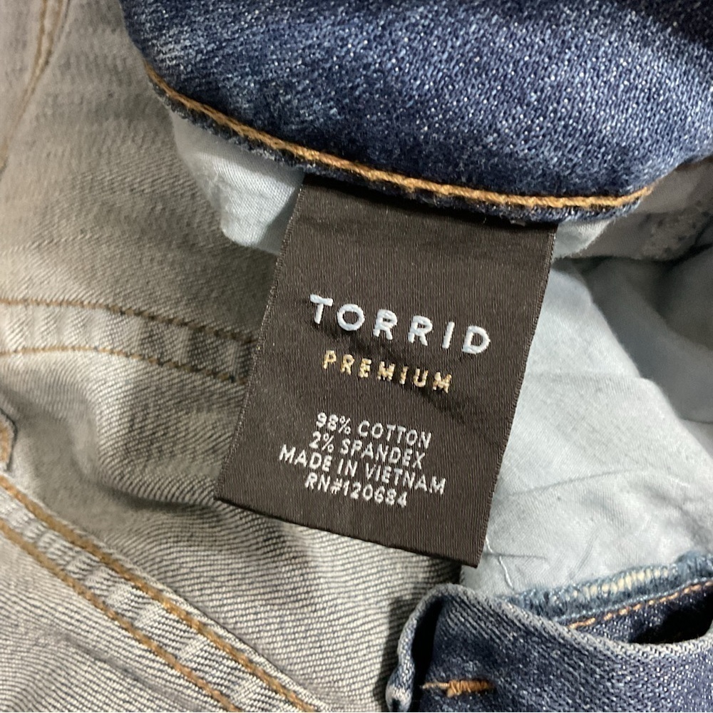 Torrid Premium Boyfriend Jeans with Floral Embroidery and distressed Size 16 - Picture 9 of 12